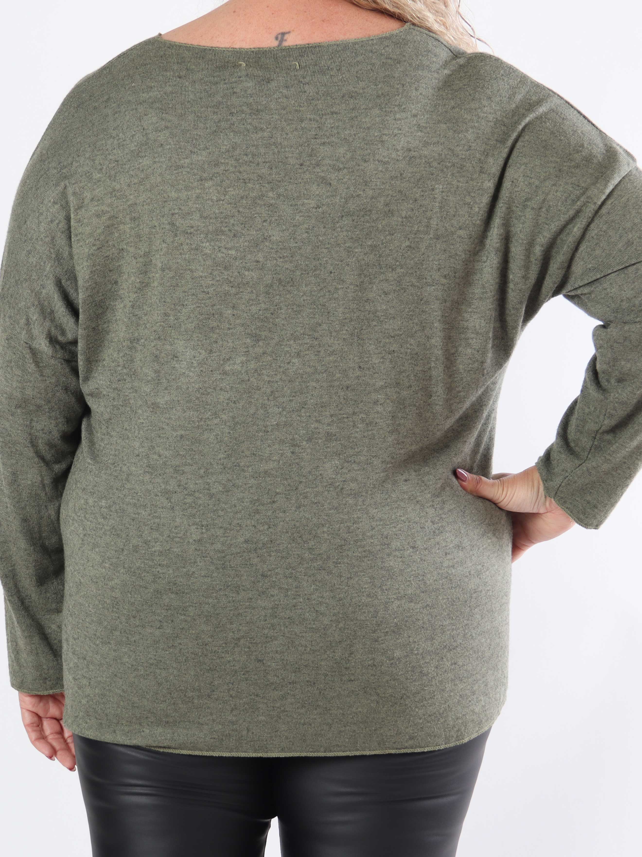 Djamila - Blød plus size bluse i viskose med v-udskæring